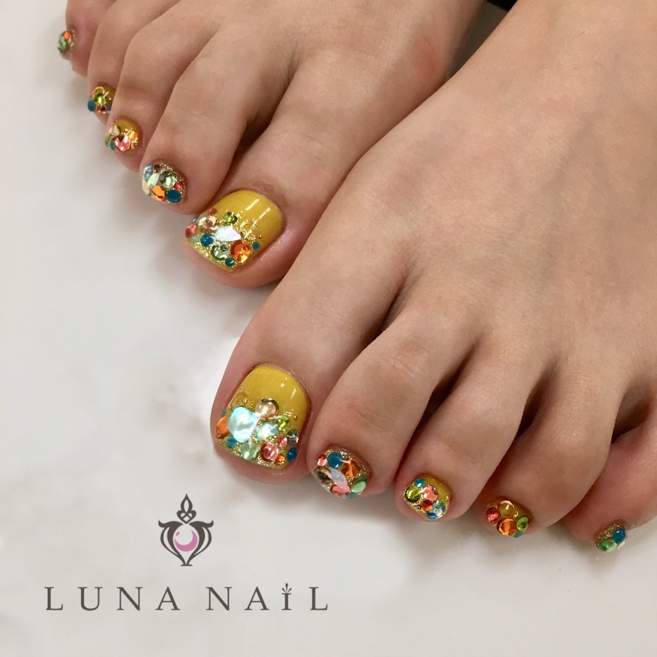 夏 海 フット ビジュー シェル Luna Nail のネイルデザイン No ネイルブック