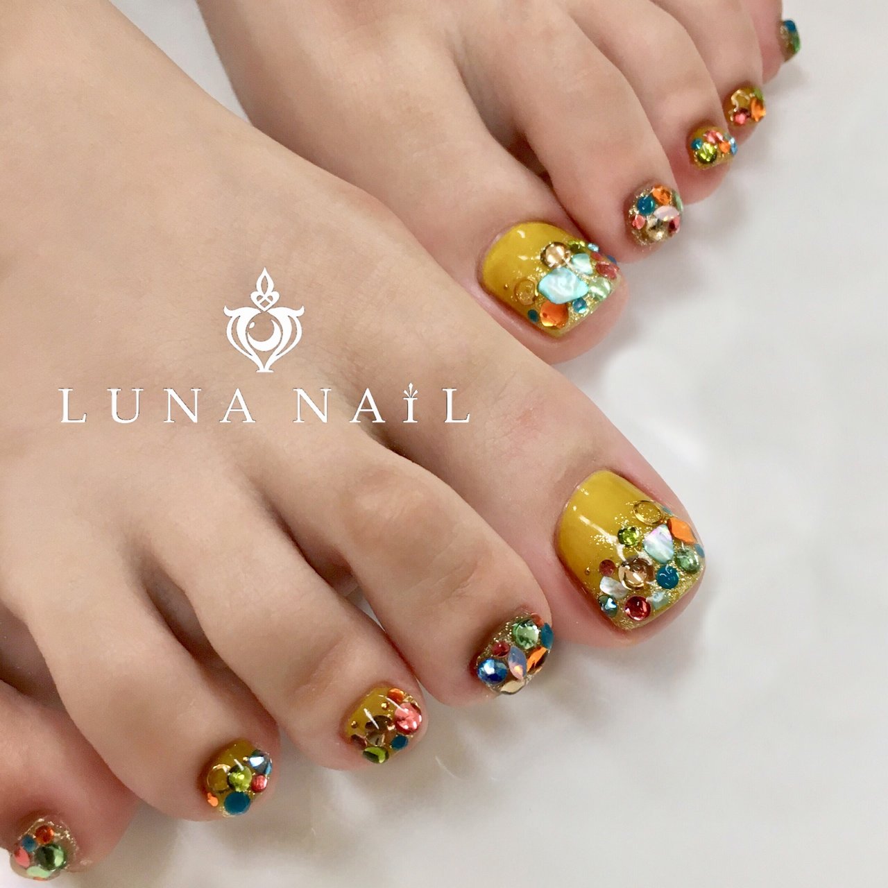 夏 海 フット ビジュー シェル Luna Nail のネイルデザイン No ネイルブック