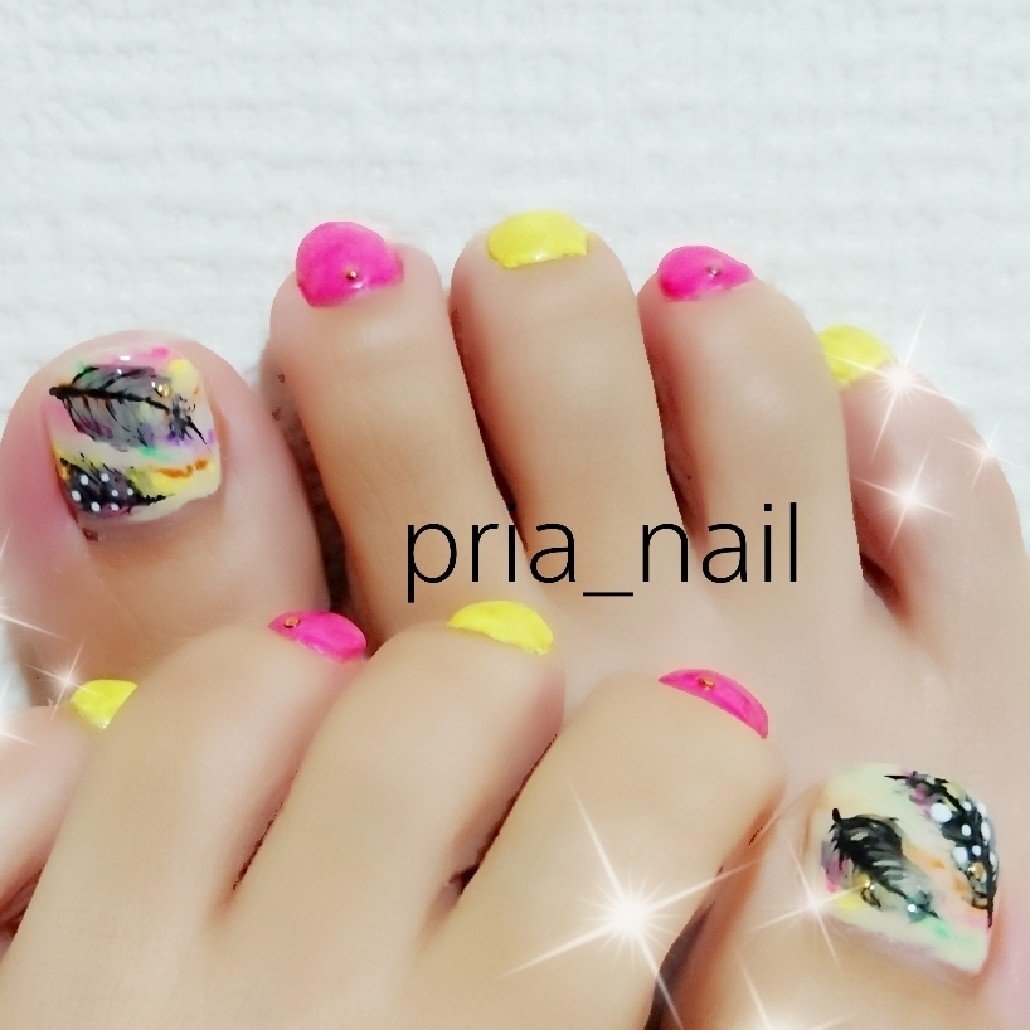 夏 フット フェザー ピンク イエロー Pria Nailのネイルデザイン No ネイルブック