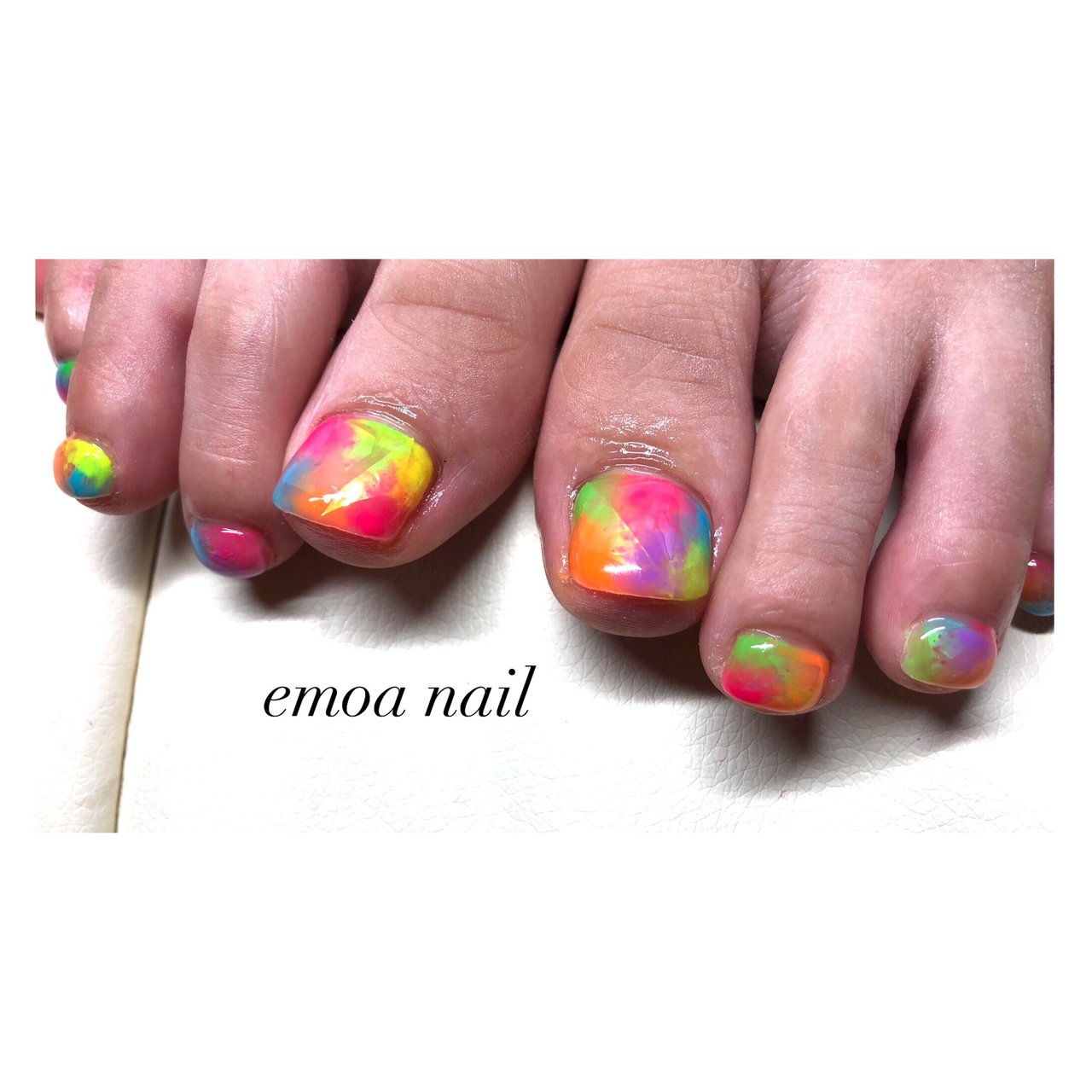 夏 フット トロピカル カラフル ネオンカラー Emoa Nailのネイルデザイン No 3318642 ネイルブック