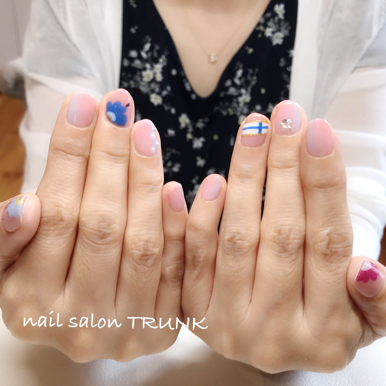 オールシーズン ハンド ショート ピンク ブルー Nail Trunkのネイルデザイン No ネイルブック