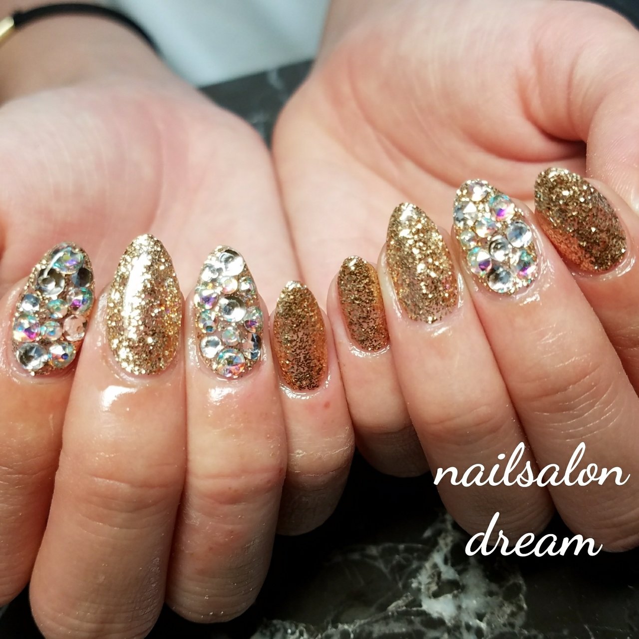 ラメ ビジュー ゴールド シルバー Nail Dreamのネイルデザイン No ネイルブック