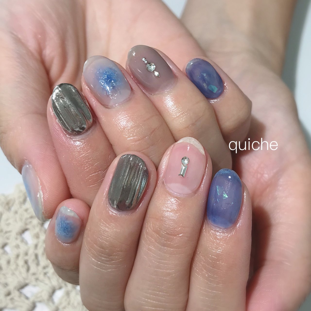 ハンド ラメ シースルー ニュアンス ショート Quiche Nailsのネイルデザイン No ネイルブック