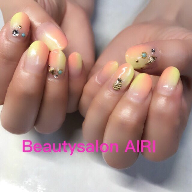 夏 ハンド グラデーション オレンジ イエロー Beautysalonairiのネイルデザイン No ネイルブック