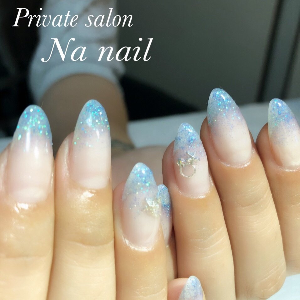 夏 ハンド シンプル グラデーション ラメ Na Nailのネイルデザイン No ネイルブック