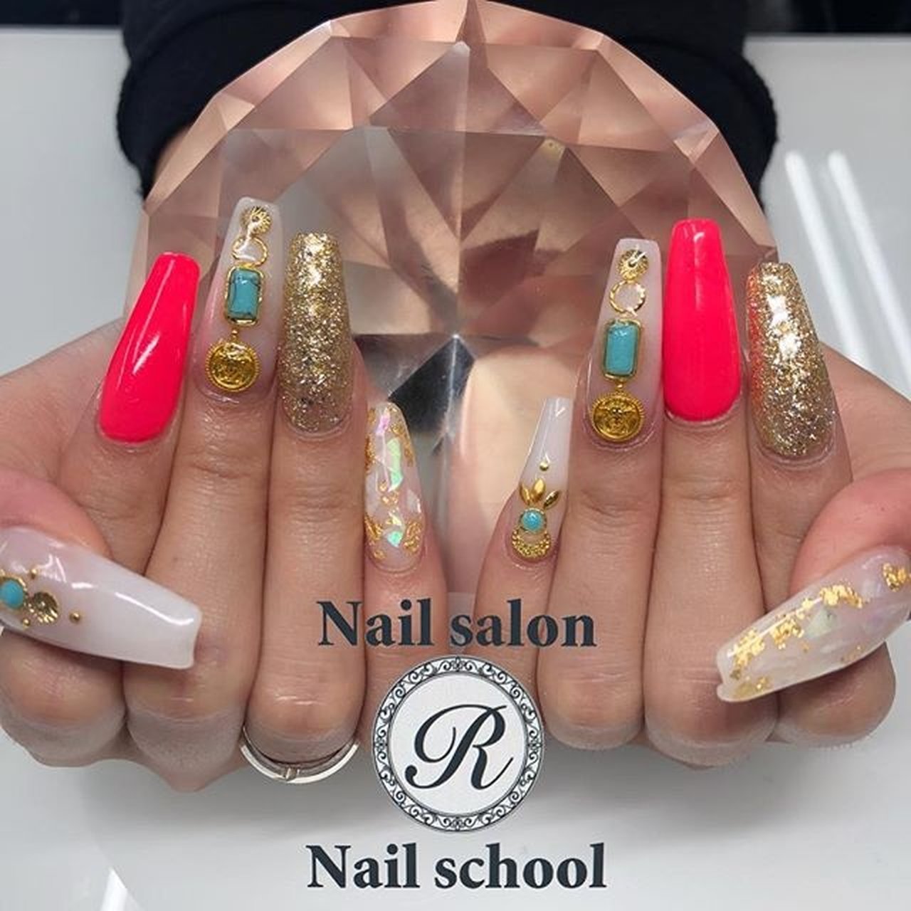 夏 オールシーズン 海 リゾート ハンド Nailsalon R大須賀真弓のネイルデザイン No ネイルブック