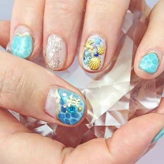 #7月定額デザイン #水面ネイル #海ネイル #夏ネイル #かめメタル #シェルパーツ#メタルゴールド #ビジュー#ハワイアンネイル #モテ期全盛期は小学生だった様#日吉元住吉ネイルサロン #グラモロソ #夏 #海 #リゾート #浴衣 #ハンド #ビジュー #ワンカラー #シェル #スターフィッシュ #マリン #ミディアム #ホワイト #ターコイズ #ブルー #ジェルネイル #お客様 #micchee #ネイルブック