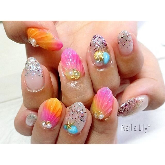 夏 グラデーション ラメ 人魚の鱗 ピンク Nailalily ネイルアリリー Akiのネイルデザイン No ネイルブック