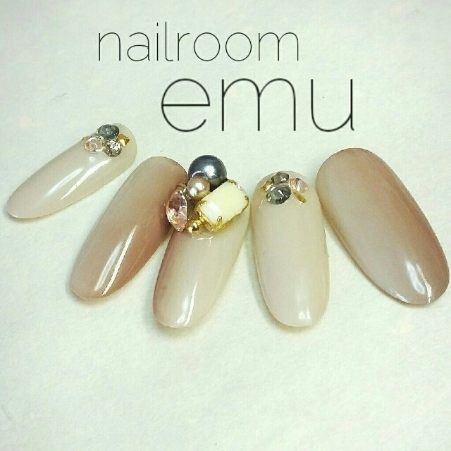 オールシーズン デート ハンド シンプル ビジュー 奈良ネイルサロンnailroomemuのネイルデザイン No 1715592 ネイルブック