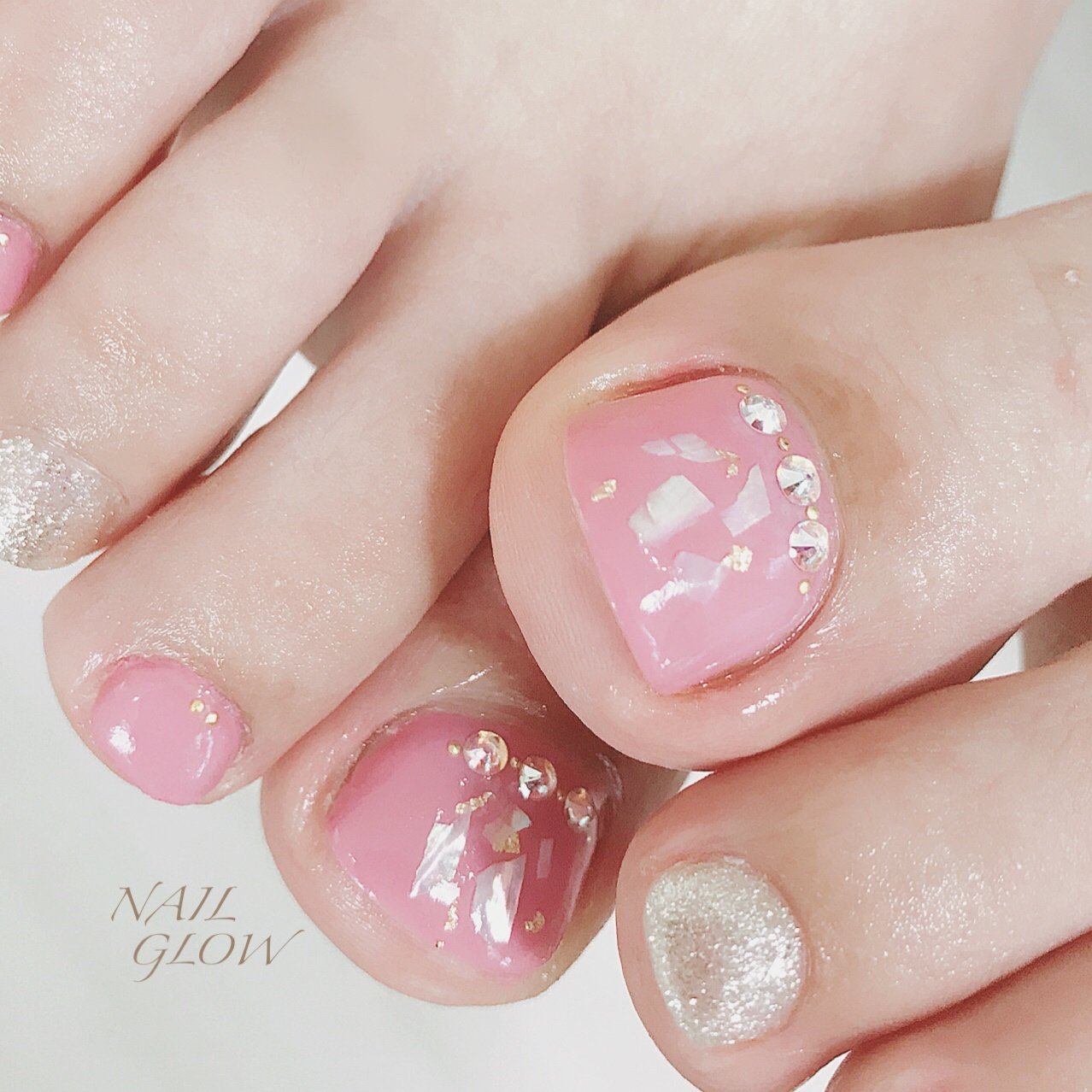 フット ラメ ビジュー シェル ピンク Nail Glowのネイルデザイン No ネイルブック