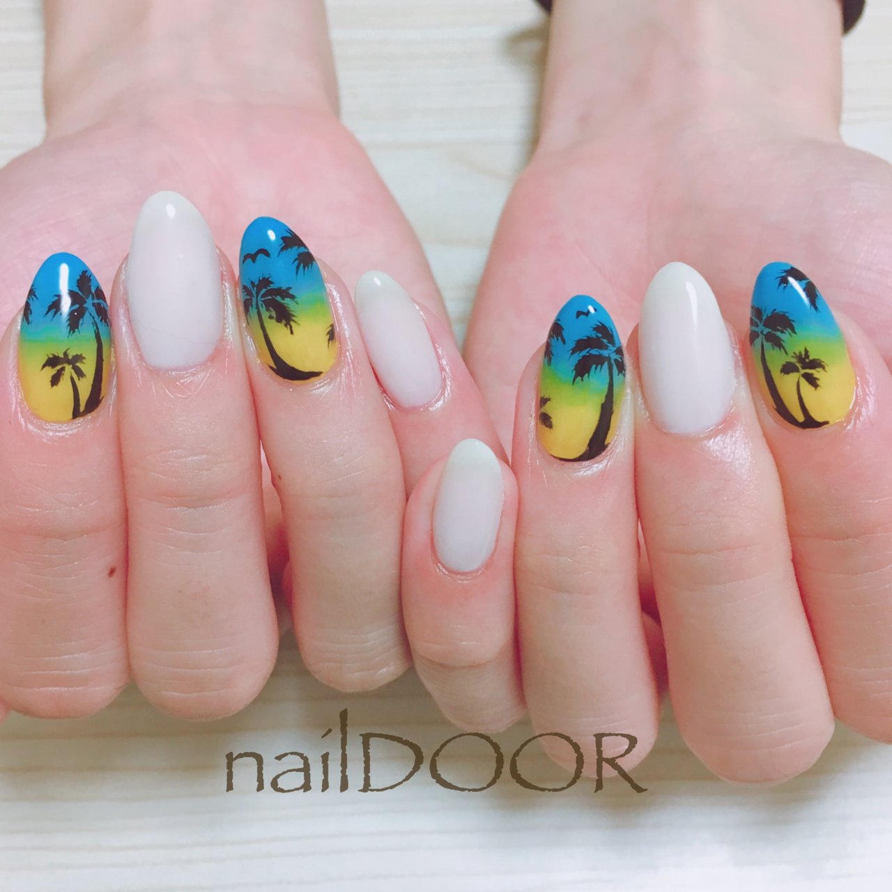 夏 海 リゾート ハンド グラデーション Naildoorのネイルデザイン No ネイルブック