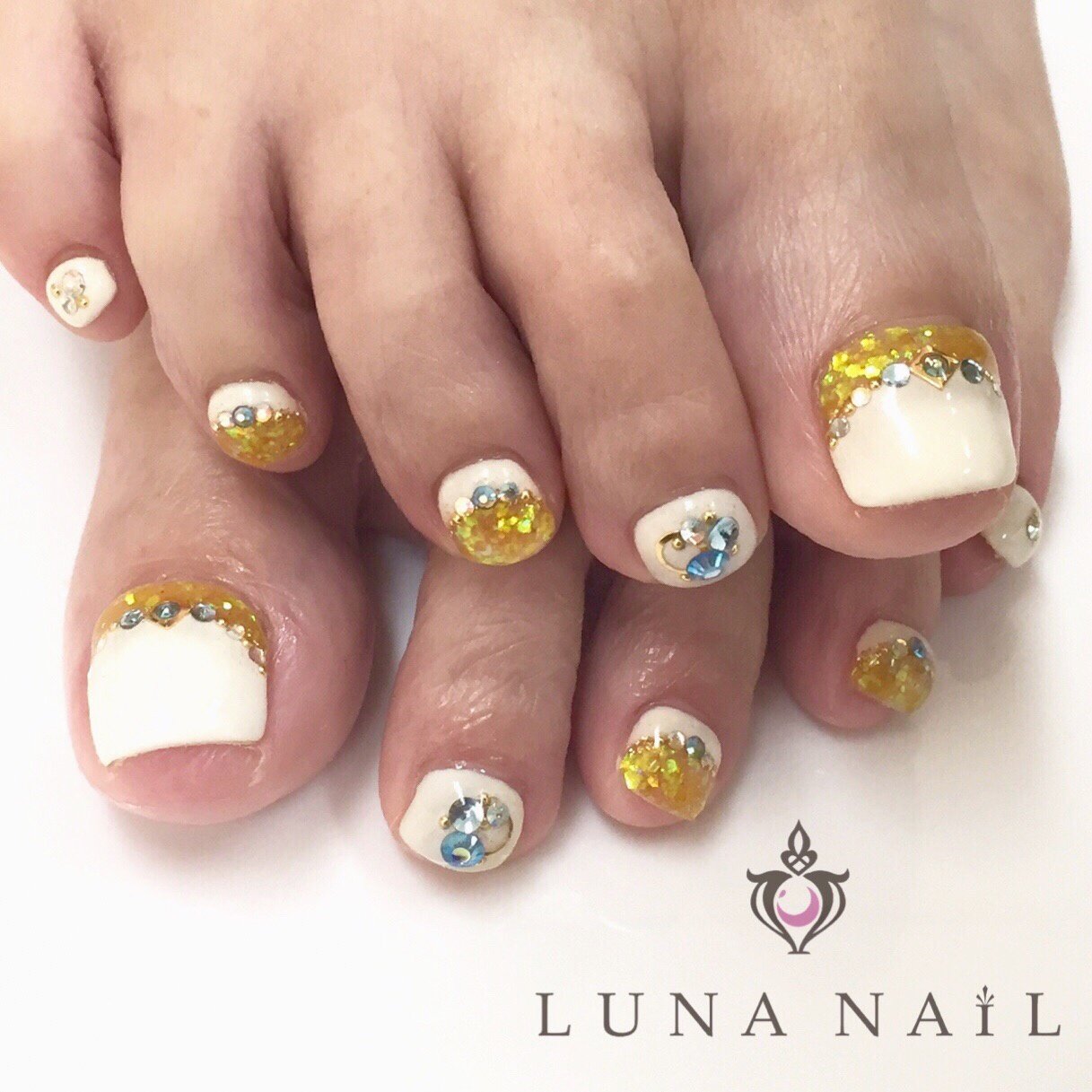 夏 海 リゾート フット 変形フレンチ Luna Nail のネイルデザイン No ネイルブック