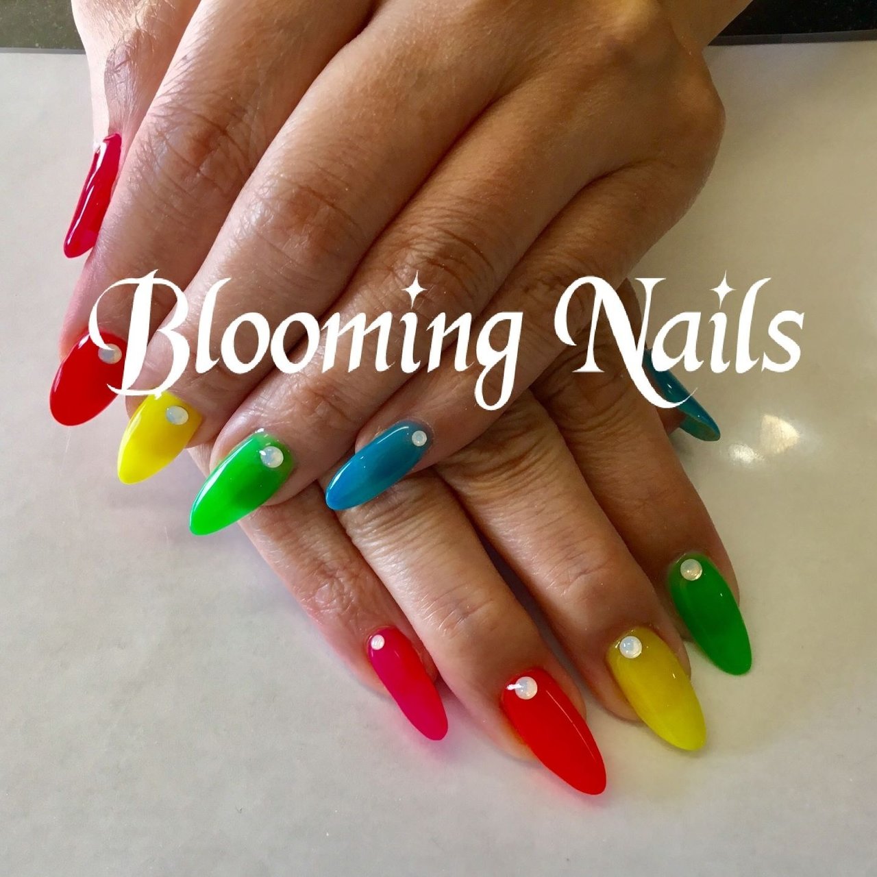 夏 旅行 ライブ パーティー ハンド Blooming Nailsのネイルデザイン No ネイルブック