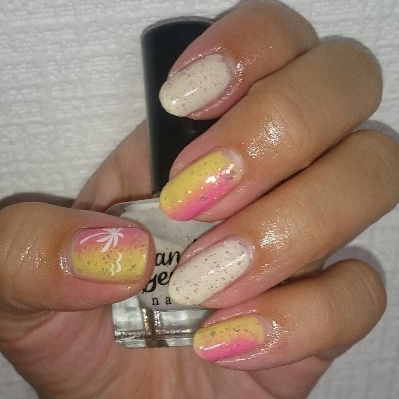 ラメ ピンク イエロー マニキュア セルフネイル Aya0406のネイルデザイン No ネイルブック