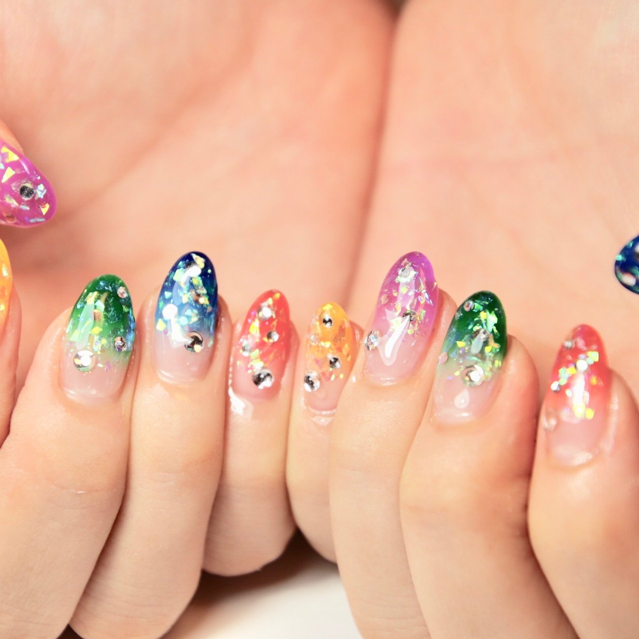 夏 ハンド グラデーション ホログラム ミディアム プライベートネイルサロン Papillonnailのネイルデザイン No ネイルブック