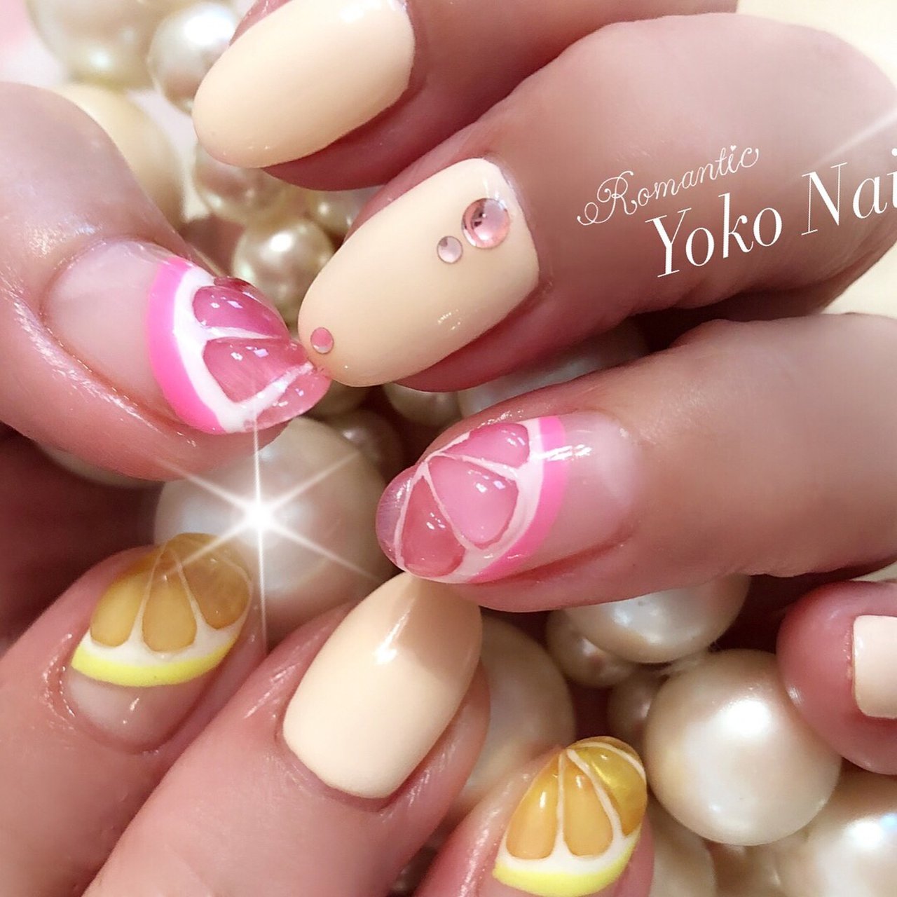 夏 フルーツ ピンク イエロー ジェルネイル Yoko Nailのネイルデザイン No ネイルブック