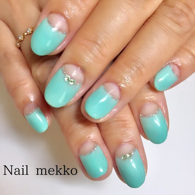 シンプル フレンチ 変形フレンチ ラメ ビジュー Nail Mekkoのネイルデザイン No ネイルブック