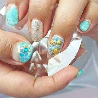 #7月定額デザイン#ターコイズネイル #海ネイル #夏ネイル #トロピカルネイル #水面ネイル #シェルパーツ #ヒトデネイル #ブルーパール#メタルゴールド #かめメタル パープル#娘には手をグーで！様#日吉元住吉ネイルサロン #グラモロソ #夏 #海 #リゾート #浴衣 #ハンド #ビジュー #シェル #スターフィッシュ #マリン #ミディアム #ターコイズ #ブルー #ゴールド #ジェルネイル #お客様 #micchee #ネイルブック