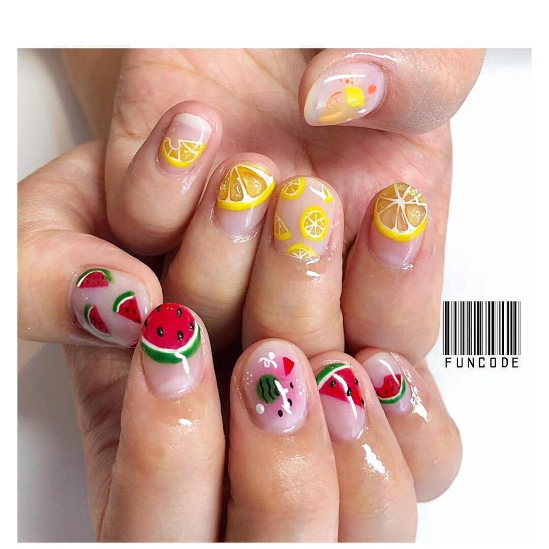夏 ハンド 変形フレンチ トロピカル フルーツ 𝐧𝐚𝐢𝐥 𝐛𝐚𝐬𝐞 𝗙𝗨𝗡𝗖𝗢𝗗𝗘 ﾌｧﾝｺ ﾄﾞ のネイル デザイン No ネイルブック
