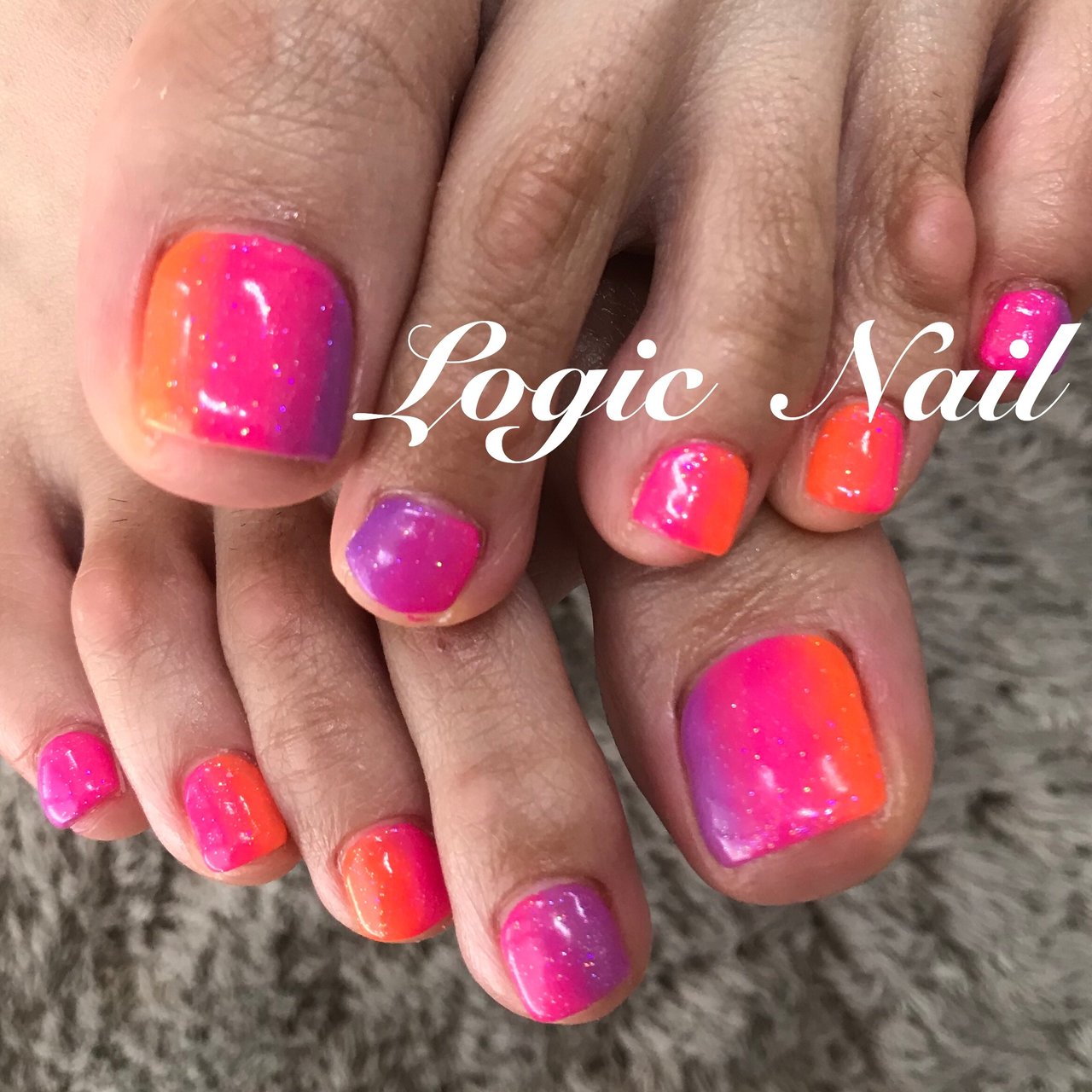 夏 フット グラデーション ラメ ネオンカラー Logicnailのネイルデザイン No ネイルブック