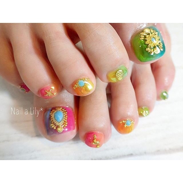 夏 フット ビジュー オーロラ カラフル Nailalily ネイルアリリー Akiのネイルデザイン No ネイルブック