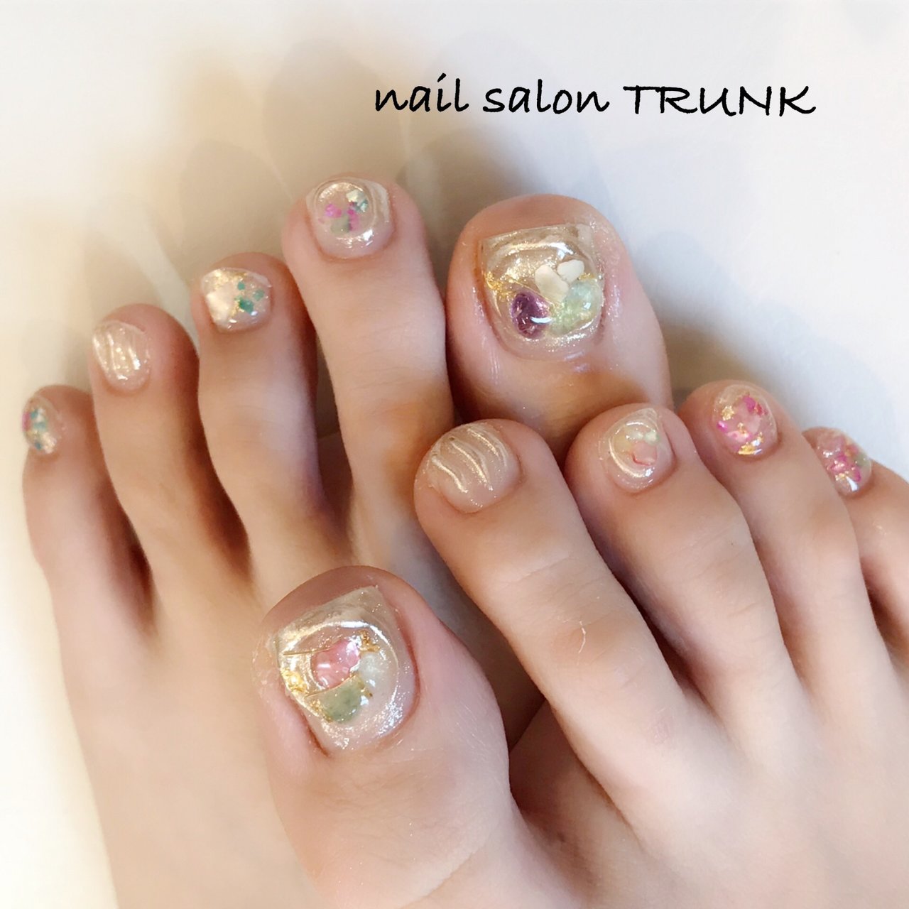 オールシーズン フット シェル ニュアンス メタリック Nail Trunkのネイルデザイン No ネイルブック