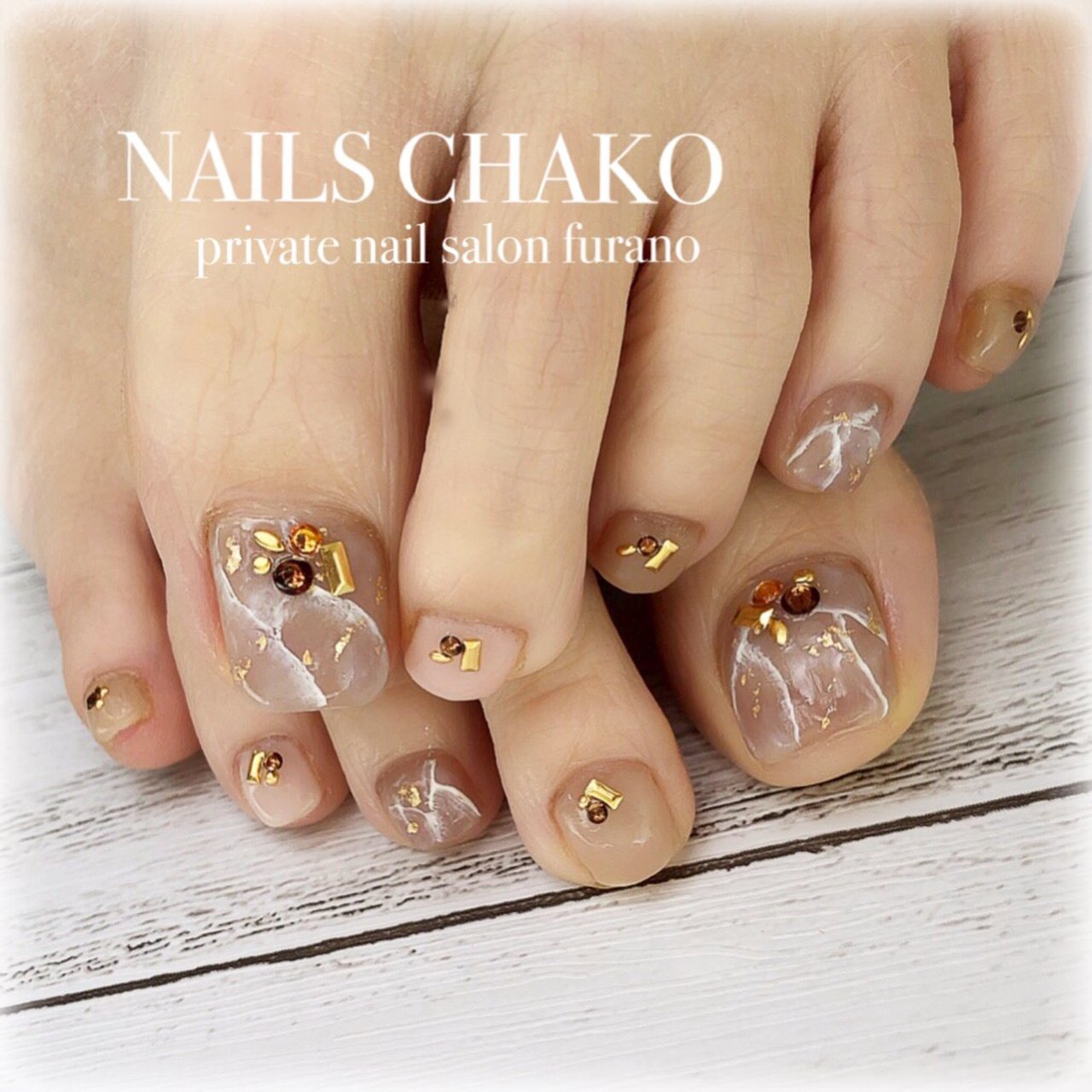 夏 秋 フット ビジュー 大理石 Nails Chakoのネイルデザイン No ネイルブック