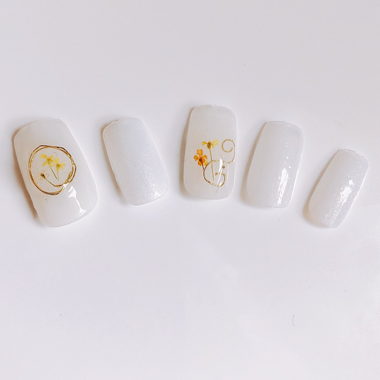 シンプル フラワー 押し花 ワイヤー ショート 咲nail サキネイル のネイルデザイン No 3416953 ネイルブック