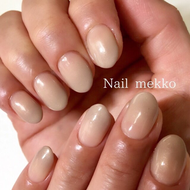 シンプル グラデーション フラワー ベージュ グレージュ Nail Mekkoのネイルデザイン No ネイルブック