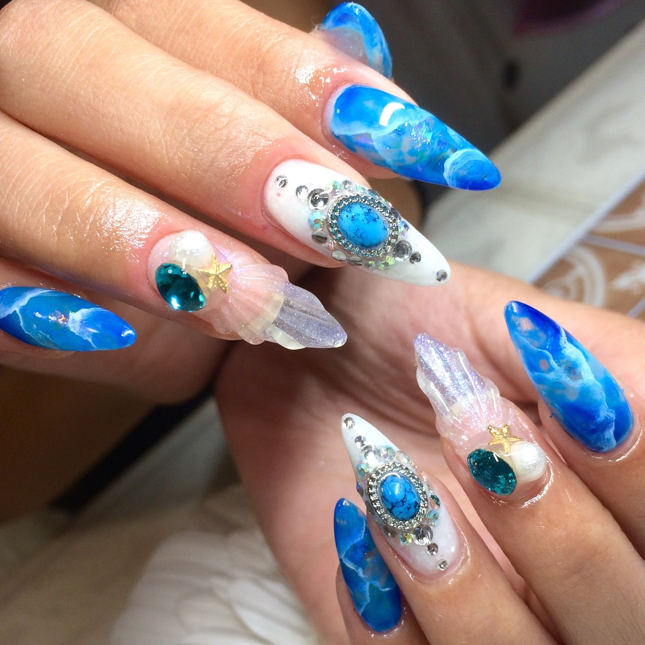 ハンド ホログラム ビジュー 大理石 人魚の鱗 Eriのネイルデザイン No ネイルブック