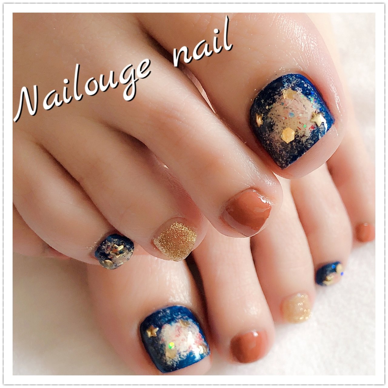 秋 デート 女子会 フット ホログラム Nailsalon Nailougeのネイルデザイン No ネイルブック