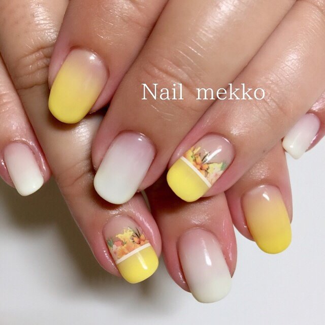 フレンチ グラデーション フラワー ボタニカル ホワイト Nail Mekkoのネイルデザイン No ネイルブック