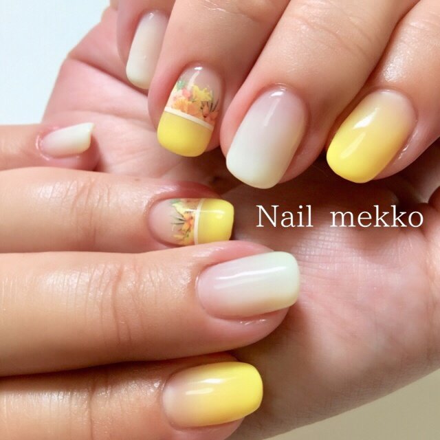 フレンチ グラデーション フラワー ボタニカル ホワイト Nail Mekkoのネイルデザイン No ネイルブック