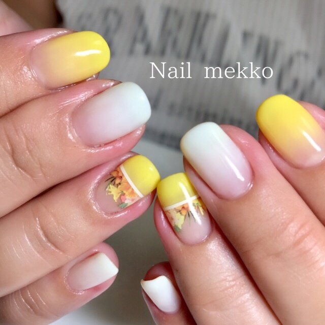 フレンチ グラデーション フラワー ボタニカル ホワイト Nail Mekkoのネイルデザイン No ネイルブック