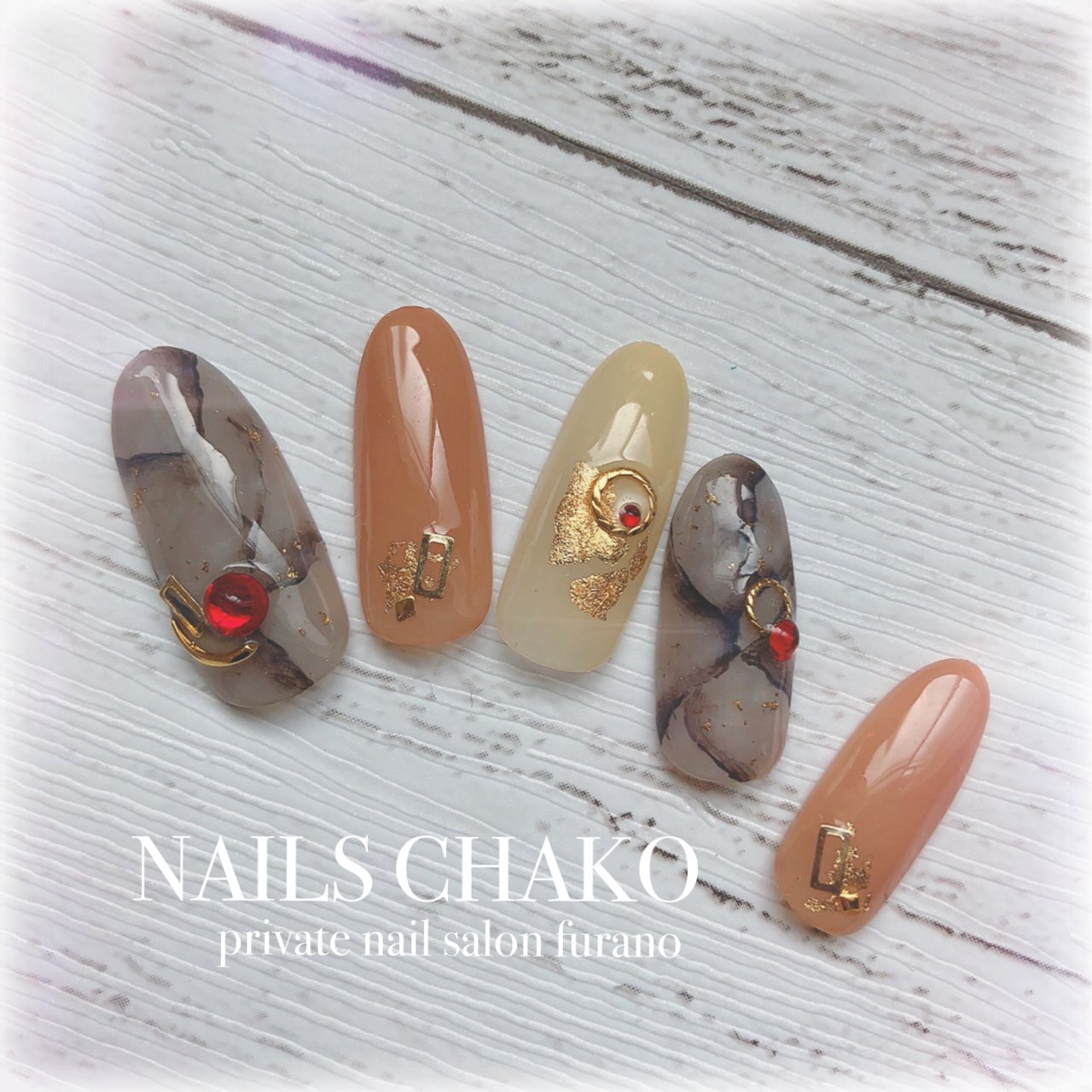 秋 ハンド 大理石 ベージュ グレージュ Nails Chakoのネイルデザイン No ネイルブック