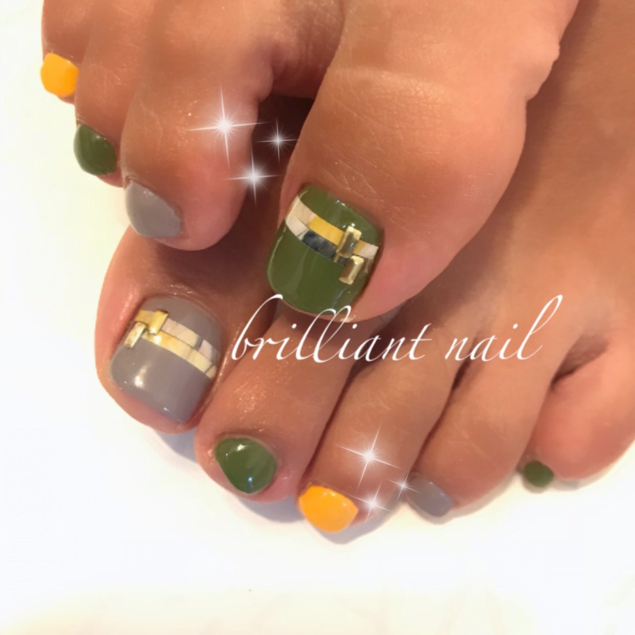 秋 冬 フット グリーン グレージュ Brilliantnailのネイルデザイン No 3437373 ネイルブック