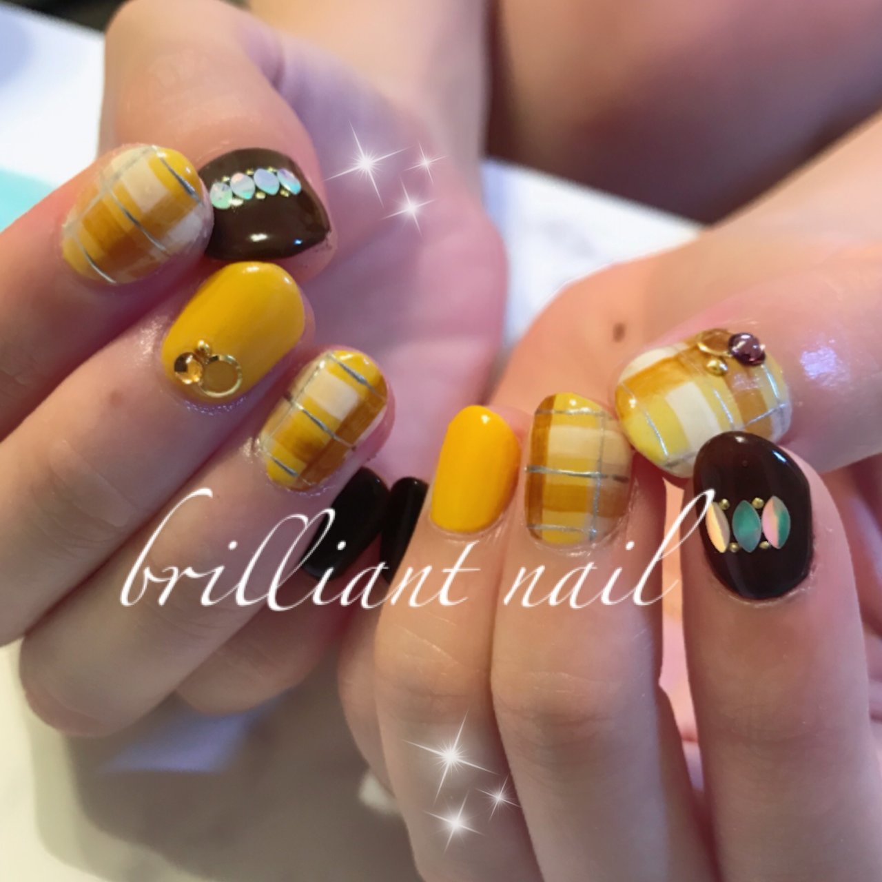 秋 冬 ハンド チェック ブラウン Brilliantnailのネイルデザイン No ネイルブック