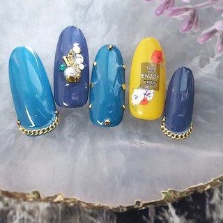 💅new design✨ ・
・
#Flower #chain #秋ネイル #秋先取り #秋仕様 #フラワーネイル 
#ネイル #ジェルネイル #ネイルアート #ネイルデザイン #ネイルサロン #ネイリスト #ショートネイル #ハンドネイル #フットネイル #トレンドネイル #小田急相模原 #相模大野 #相武台前 #東林間 #座間市 #相模原市 #プリジェル #bellaforma #vetro #love #follow #秋 #オールシーズン #女子会 #ハンド #ビジュー #ワンカラー #フラワー #ボタニカル #イエロー #グリーン #ネイビー #ジェルネイル #ネイルチップ #hidamari nail　ヒダマリネイル #ネイルブック
