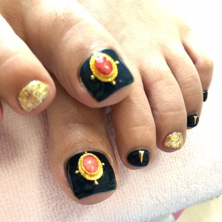 #持ち込みパーツ #ネイビー
#トリネ 
#フット
#秋仕様
#南陽市ネイルサロン #秋 #オールシーズン #フット #ラメ #ワンカラー #ミディアム #ネイビー #ゴールド #ジェルネイル #お客様 #SAYAKA #ネイルブック