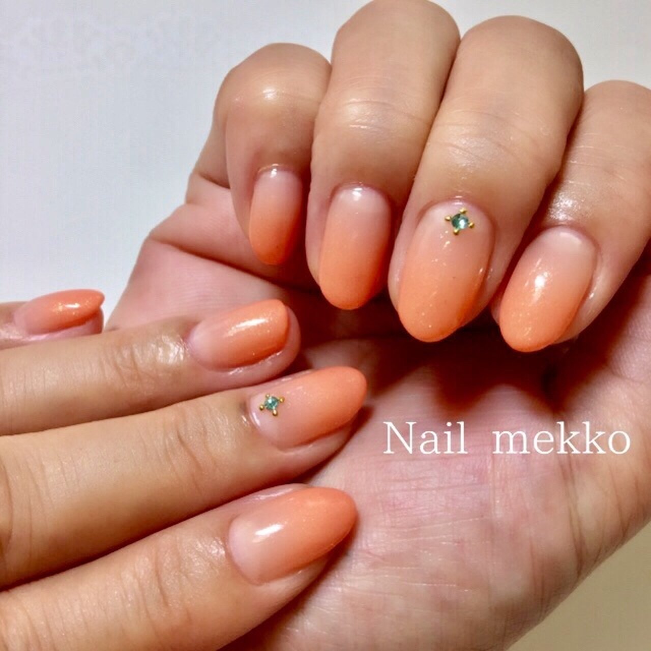 シンプル グラデーション ビジュー ラメ ベージュ Nail Mekkoのネイルデザイン No ネイルブック