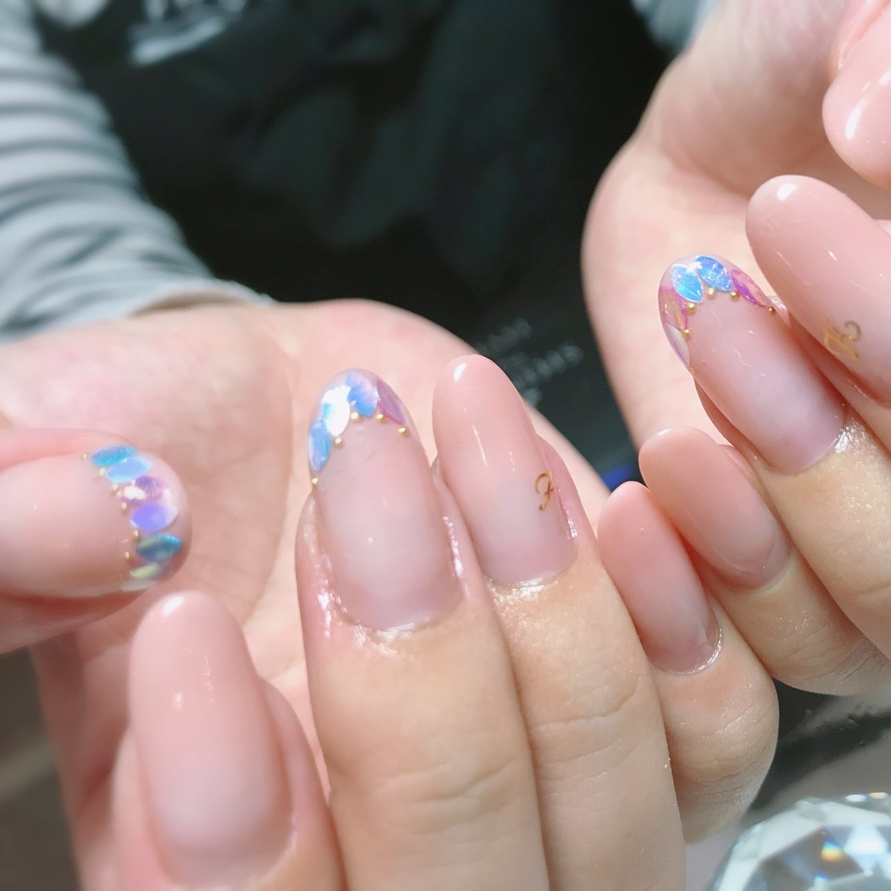 オールシーズン オフィス 変形フレンチ グラデーション ホログラム Nail Hisuiのネイルデザイン No ネイルブック