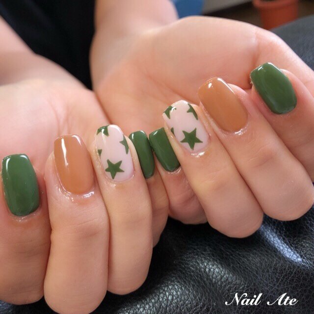 秋 星 ベージュ グリーン ジェル Nail Ateのネイルデザイン No ネイルブック