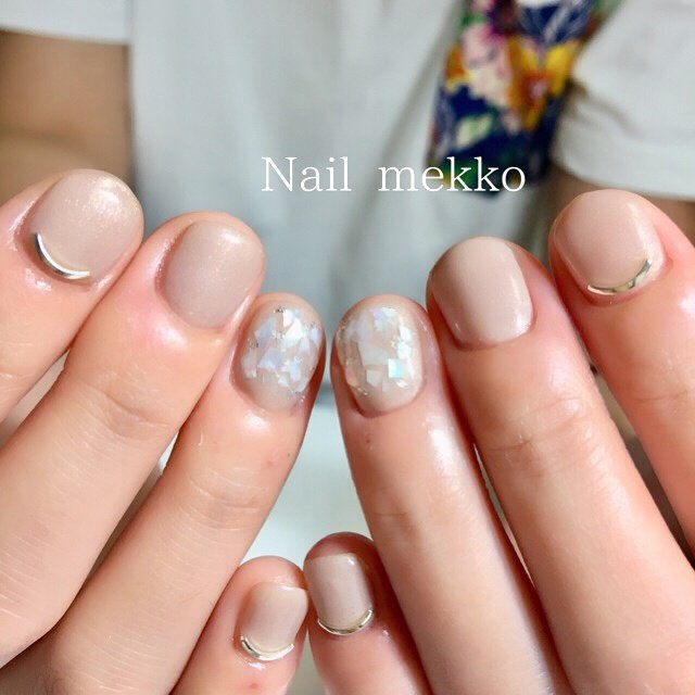 シンプル ワンカラー シェル ホイル ベージュ Nail Mekkoのネイルデザイン No ネイルブック