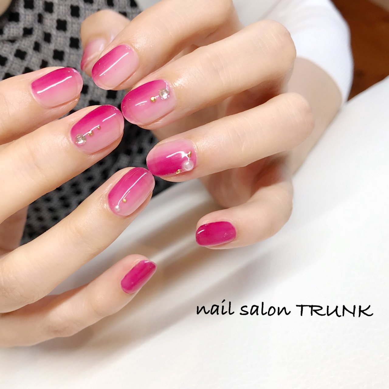 オールシーズン ハンド グラデーション ショート ボルドー Nail Trunkのネイルデザイン No ネイルブック