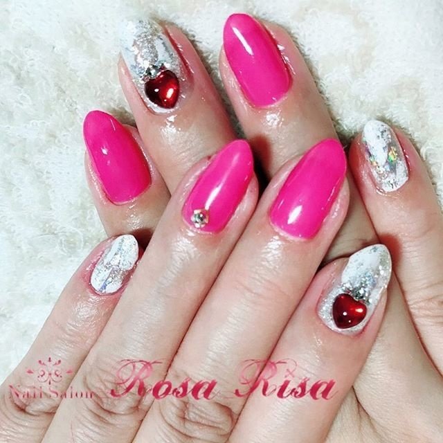 オールシーズン バレンタイン ハンド ワンカラー ビジュー Nail Salon Rosa Risaのネイルデザイン No ネイル ブック