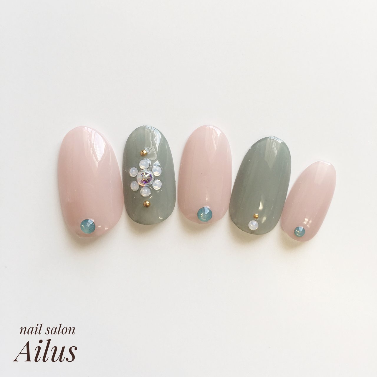 秋 ハンド シンプル ワンカラー ビジュー Nail Salon Ailusのネイルデザイン No 3476327 ネイルブック