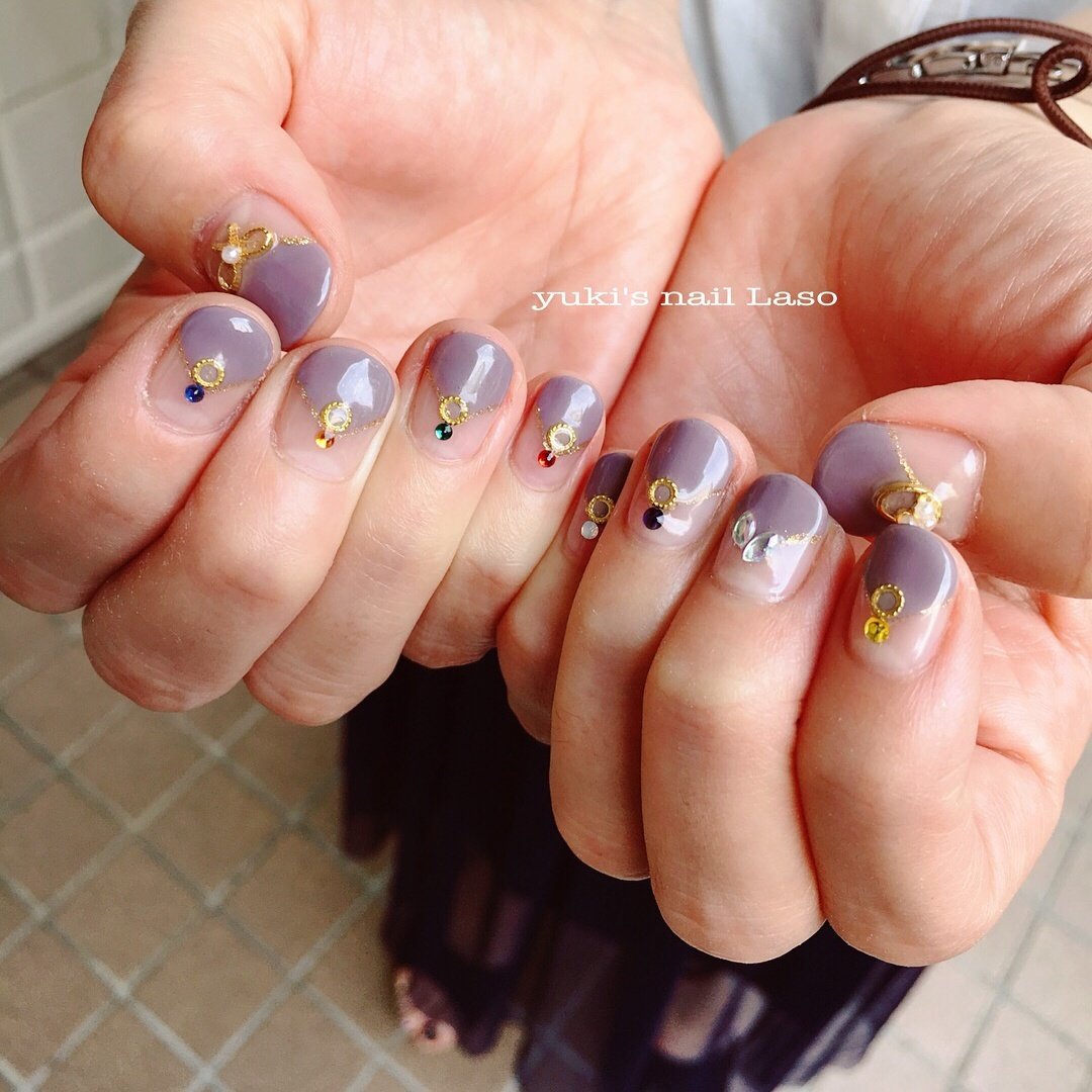 秋 冬 ハンド フレンチ ビジュー Yuk S Nail Lasoのネイルデザイン No ネイルブック