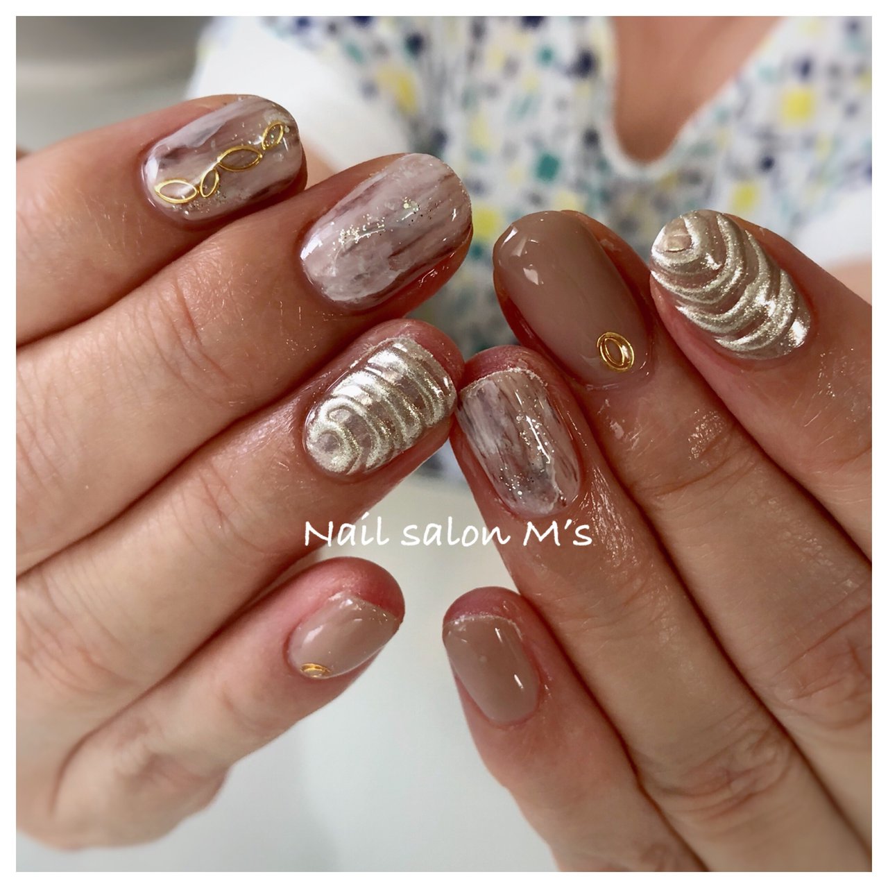 秋 冬 オフィス ハンド ビジュー Ms Mamikoのネイルデザイン No ネイルブック