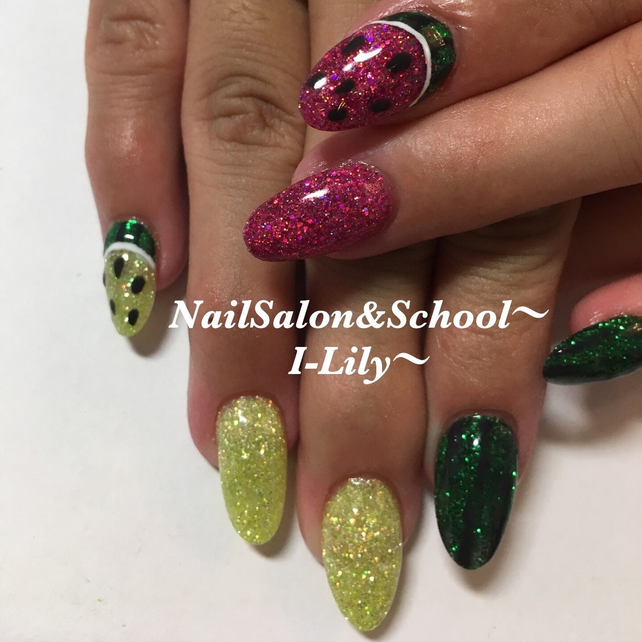 夏 海 リゾート ハンド ラメ Nailsalon School I Lily アイ リリーのネイルデザイン No ネイルブック