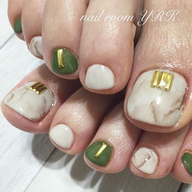 秋 冬 フット ワンカラー 大理石 Nail Room Yrkのネイルデザイン No ネイルブック